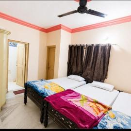 Evergreen AC Bunglow, hotel u gradu 'Dwarka'