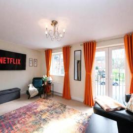 4 Bed House Sleeps 9 Nottingham Private Parking