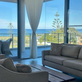 SeaView Elegance Caves Beach