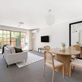 Modern Neutral Haven with Premium Amenities, hotel in Griffith