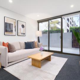 Elevated Stay with Refined Interiors and Courtyard - Hosted by Canstay, hotel in Barton
