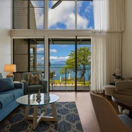 Prime Oceanfront 2BR Loft - Unit C10 condo, hotel Lahainában