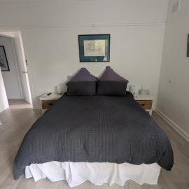 Coastal Grevillea Studio Retreat، فندق في إيتالونج بيتش