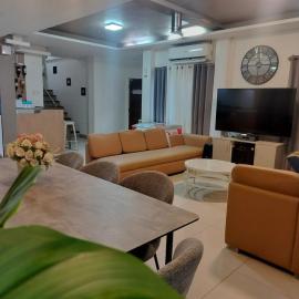 Eli's Villa Cozy and Spacious Uphill Home, hotel u gradu Sebu
