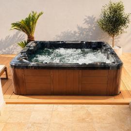 Vila Meditteran-Jacuzzi&Forest Retreat, hotel in Siliştea Snagovului