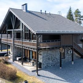 Himos Mökki superior - Chalet Cottage superior ski-in-ski-out, hotel v mestu Jämsä