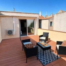 Studio hyper centre Tarbes, terrasse XXL, parking privé