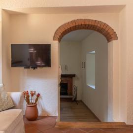 Spacious home near Orta, 8min, hotel en Armeno