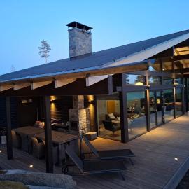 Villa Naava Laikka - Luxus huvila järvinäkymällä ja ulkoporealtaalla, hotel in Ähtäri
