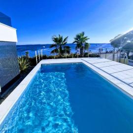 Dinary Deluxe Apartments, hotel i Vir
