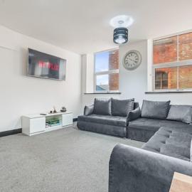 Modern CityCentre 2 Br Apt, Netflix, Wifi & PrivateParking