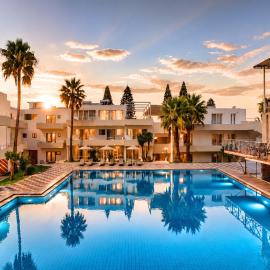 Kavros Beachside Apts、Kavrosのホテル