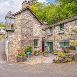 The Lodge at Brantwood, 4 bedroom house with lake views and lake access, hotel di Coniston