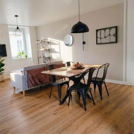 Appartement neuf & élégant à deux pas du marché, hotel i Montbrison