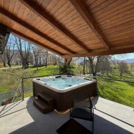 Guest house near Plitvice lakes Sinatia, hotel in Sinac