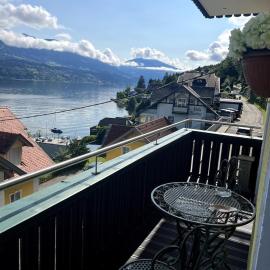 Chic & Cozy Lake View Apartment
