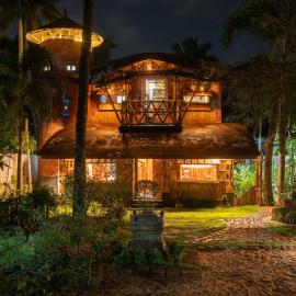 Sukumara Homestay Unique Eco Luxury Mud and Bamboo Beachfront Villa, hotell sihtkohas Trichūr
