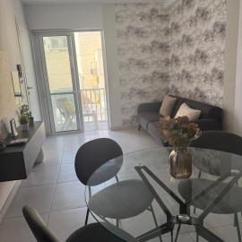 Cosy 1BR Apt Near Beach, Bars & Restaurants