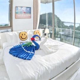 Rocco 513 - Corner 1 bedroom Serviced Apartment with Seaview，Ao Nang 的飯店