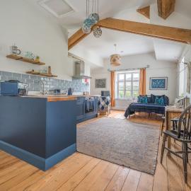 The Coachmans Quarters at Brantwood, studio apartment with stunning views and lake access