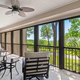 Lake Ozark Oasis Central Location & Pool Access, viešbutis mieste Lake Ozark