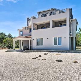 Apartment Noan-4 by Interhome, Hotel in Pridraga