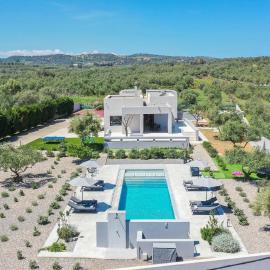Nostra Terra Villa, 2-acre Secluded Nature Escape with Heated Pool, By ThinkVilla