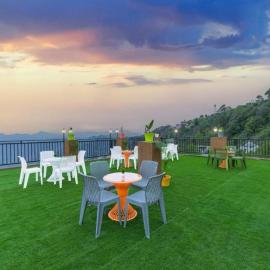Himalayan Mist Retreat By Cloud Berry stays kasauli, hotel in Dharampur