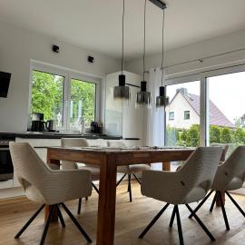 Haus am Meer mit Sauna in Koserow، فندق في أوستسيباد كوسيروف