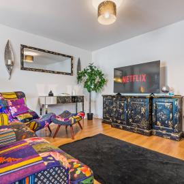3BR Pontypool Haven - Sleeps 6 with Parking, hotel in Pontnewynydd
