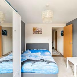 Quiet Room in Crawley Town Centre near Gatwick Airport, hotel in Crawley