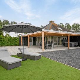 Luxe vakantiehuis met hottub in Stavenisse, Hotel in Stavenisse