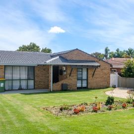 3-Bed home with large backyard