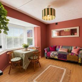 Central Brockenhurst Village Flat with Free Parking, hotell i Brockenhurst