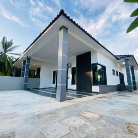 Hanah Home Bukit Gambir, hotel in Bukit Gambir