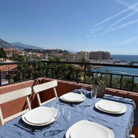 Spacieux triplex avec vue mer, proche de Monaco, 54 m2, hôtel à Cap d'Ail