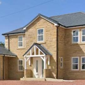 Luxury Countryside Retreat with Hot Tub, Hotel in Longframlington