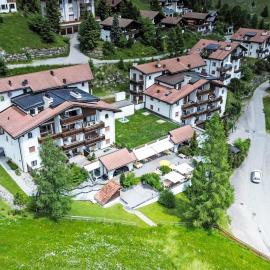 Apartment Toissa A6 by Interhome, hotel u gradu Salouf