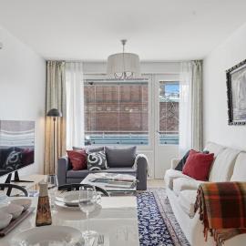 Home Spa | Balcony | EV Parking | 200m Tram | 3BR