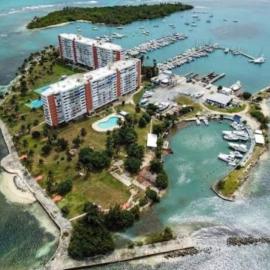 Private Island Oceanview Condo、ファハルドのホテル