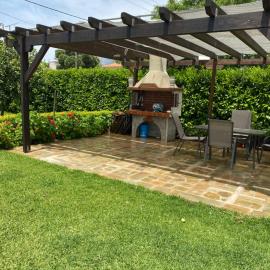 Family Home, hotel in Amarynthos