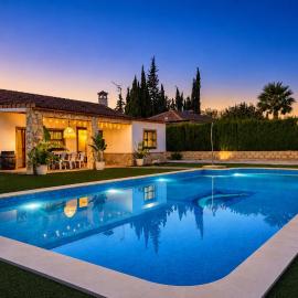 Can Pines Exclusive، فندق في Paradas