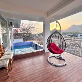 Avera luxurious stay, hotel di Igatpuri
