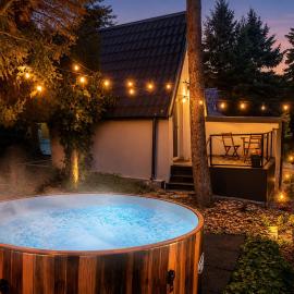 Hegyi Kuckó Vendégház - Forest Hideaway with Jacuzzi, hotelli kohteessa Biatorbágy