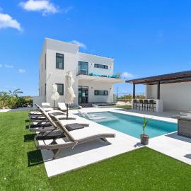 Stylish Villa Near Grace Bay, Private Pool & BBQ