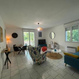 Charmant appartement 2 chambres avec balcon, hotell i Lormont