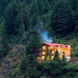 The Pine Chalet Manali, hotell i Manāli