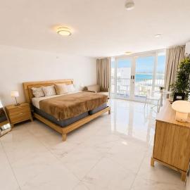 Oceanview Beach Condo in Prime Location, hotel San Juanban