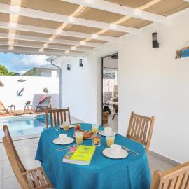 Bungalow AMA 2 Bedrooms Pool & Beach at 20 m