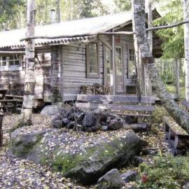Holiday Home Holzhütte für das wahre Naturerlebnis am See by Interhome, Hotel in Ytterhogdal